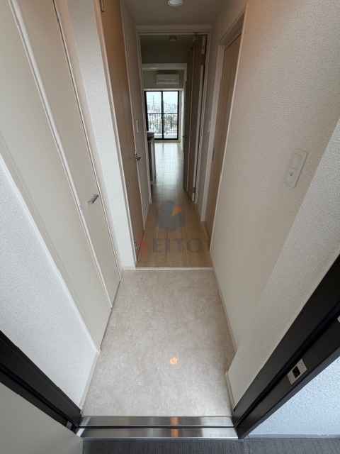 玄関　別階の参考写真になります