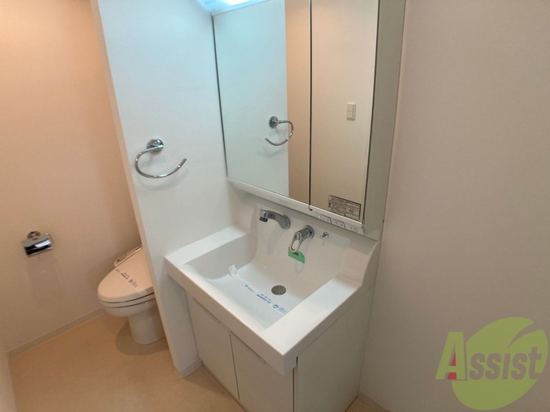 洗面設備　シャンプードレッサー。身支度はここでばっちり。