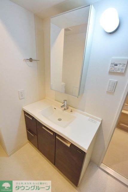 洗面設備　おしゃれな独立洗面台