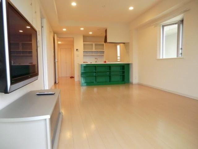 居室・リビング　角部屋２面採光・床暖房付きリビング