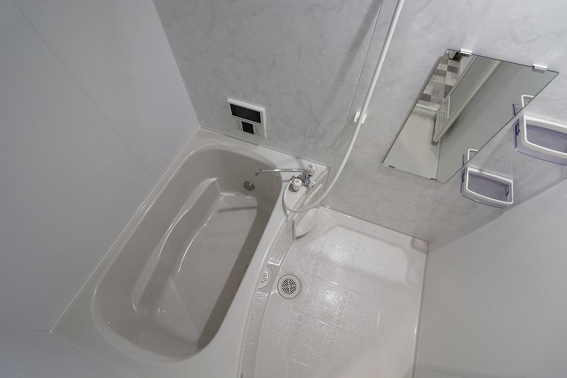 バス・シャワールーム　落ち着いた空間のお風呂です