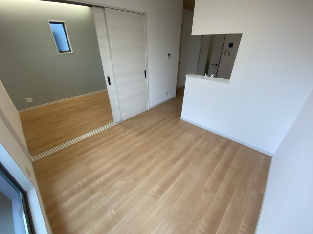 居室・リビング　エアコン・照明付きの1LDK☆