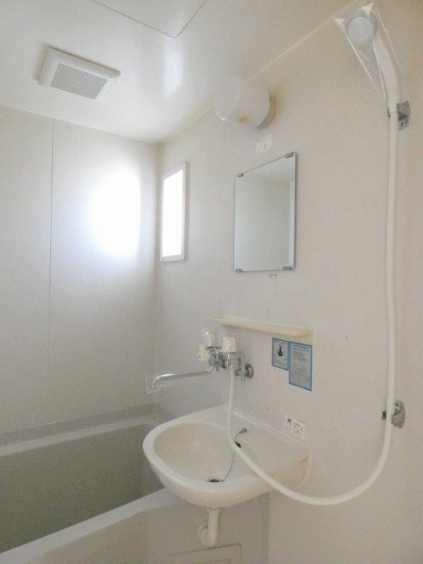 バス・シャワールーム　図面と現状に相違がある場合には現状を優先