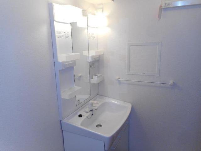 洗面設備　コンパクトで使いやすい洗面所