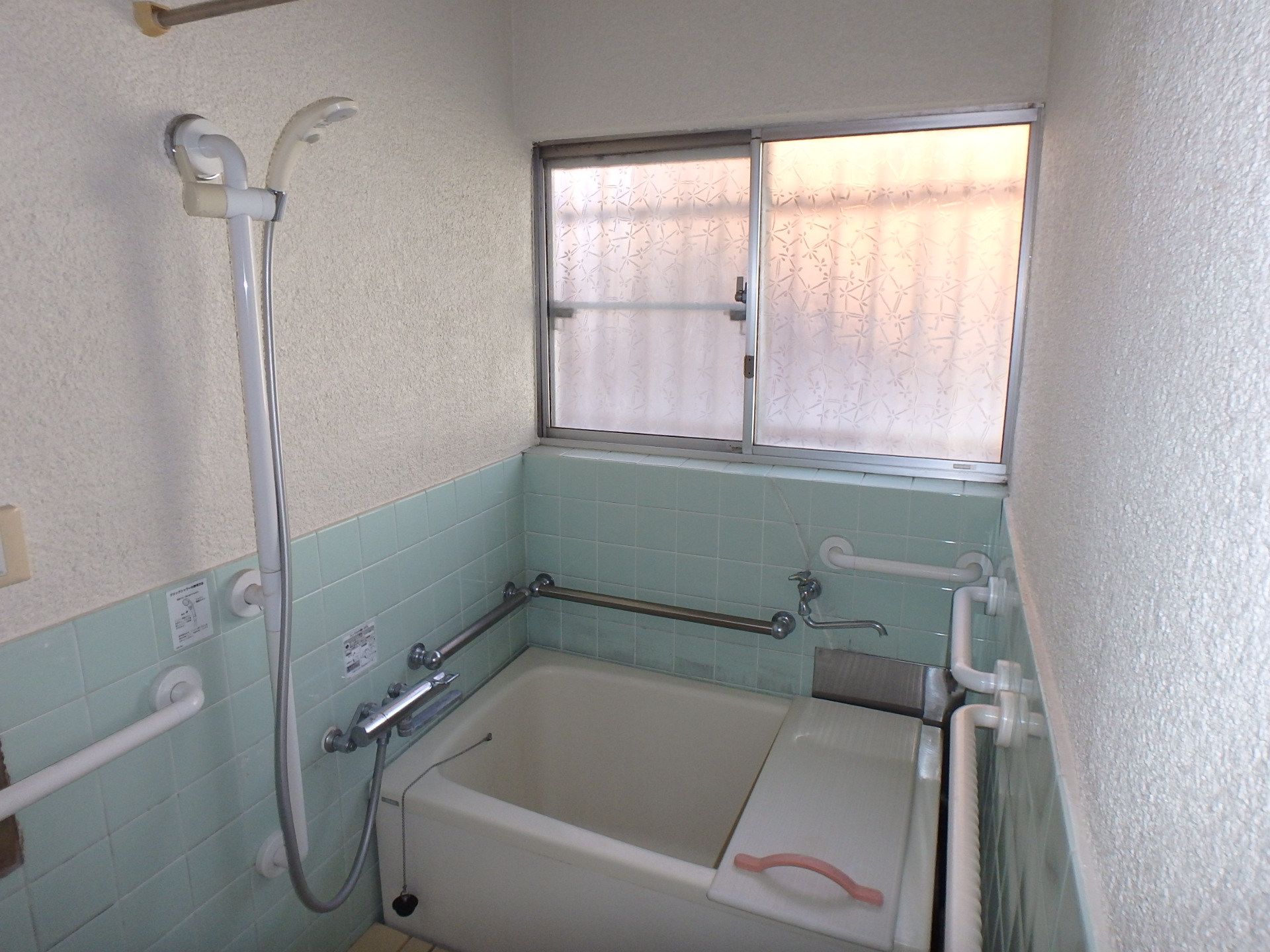 バス・シャワールーム　【室内外禁煙】追い焚きのできるお風呂です