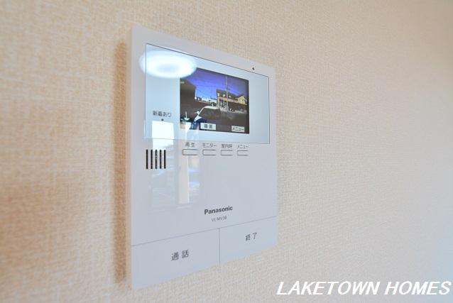 セキュリティ　来訪者の確認が出来るモニター付インターホンです。
