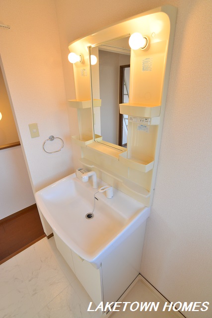 洗面設備　洗髪洗面化粧台です。