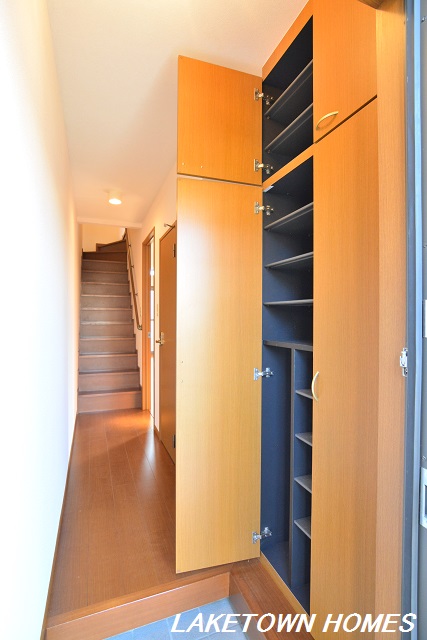 玄関　玄関ホールと玄関収納です。