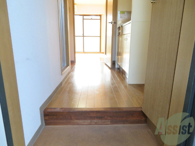 玄関　玄関からの様子を撮影してみました。動線になります。