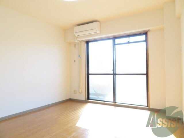 居室・リビング　隅々から洋室を撮影したので、イメージを掴んでください。