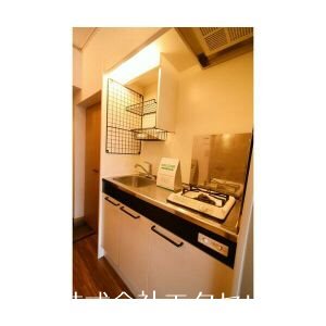 キッチン　1口コンロ付きの広々としたキッチンです。