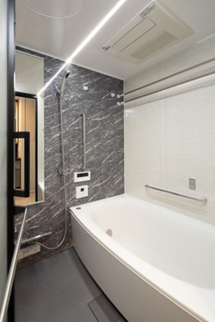 バス・シャワールーム　お風呂で日々の疲れを落としましょう