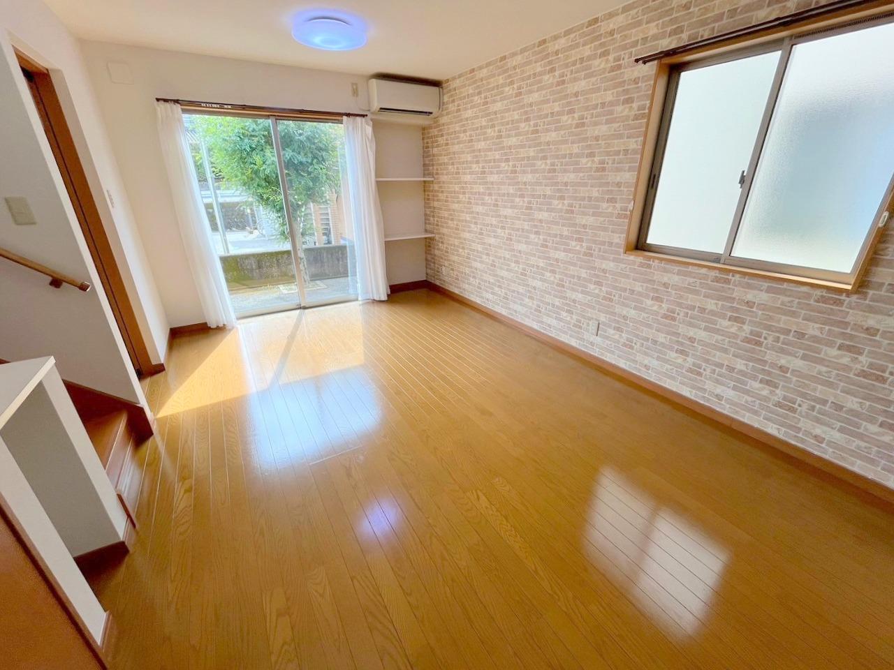 居室・リビング　1Fリビング　二面採光