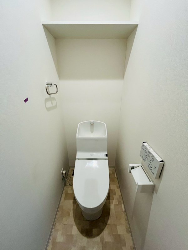 トイレ　※写真は別号室のものですので現状優先とさせていただきます