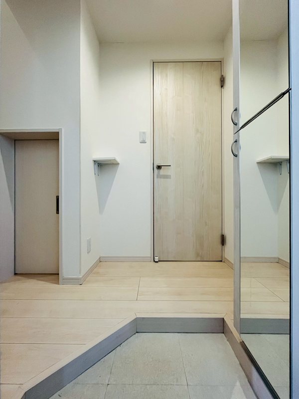 玄関　※写真は別号室のものですので現状優先とさせていただきます