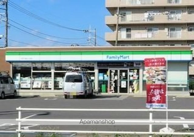 コンビニ　ファミリーマート（コンビニ）まで240m