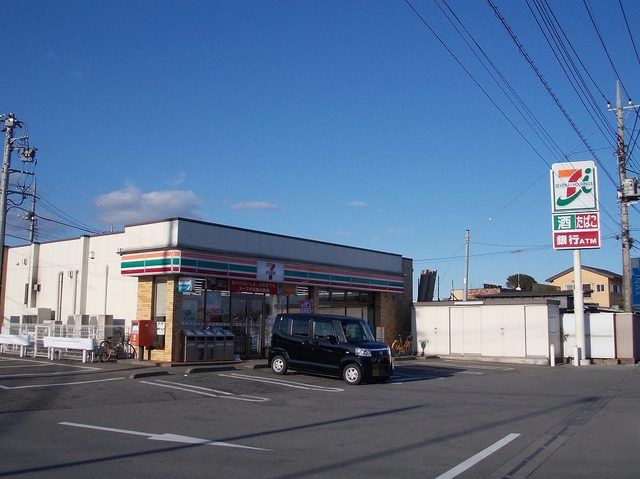 コンビニ　セブンイレブン中里店（コンビニ）まで900m