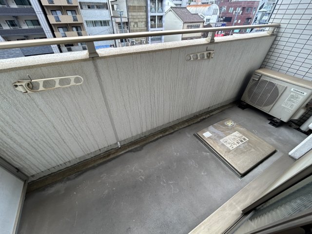 バルコニー　同物件別号室の写真です。
