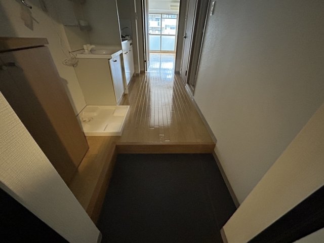 玄関　同物件別号室の写真です。