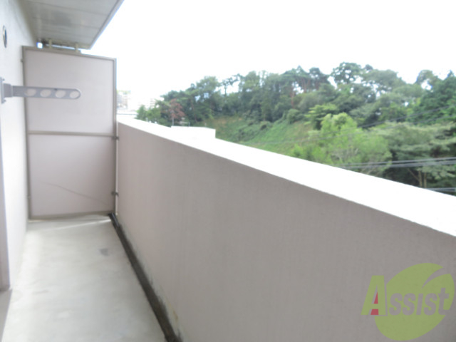 バルコニー　バルコニーです。天気のいい日はお洗濯物が干せますね。