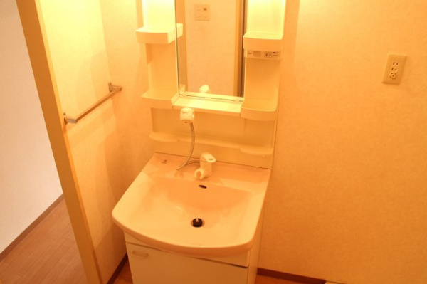 洗面設備　脱衣スペースもあります