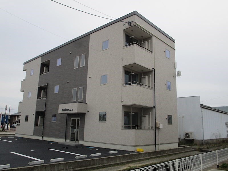建物外観　2020年完成の築浅アパート