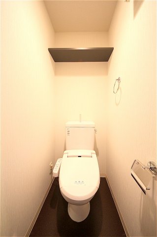 トイレ　レジュールアッシュ梅田WESTGATE　ウォシュレット付き