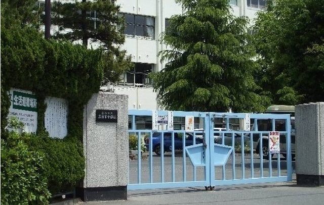 中学校　五日市中学校（中学校）まで1400m