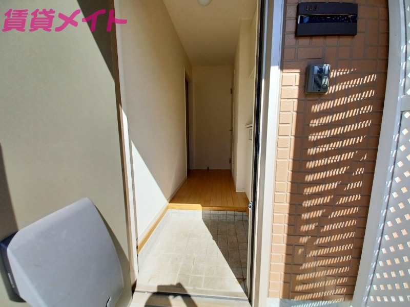 玄関　別棟反転タイプ画像