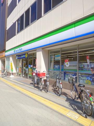 コンビニ　ファミリーマート（コンビニ）まで403m