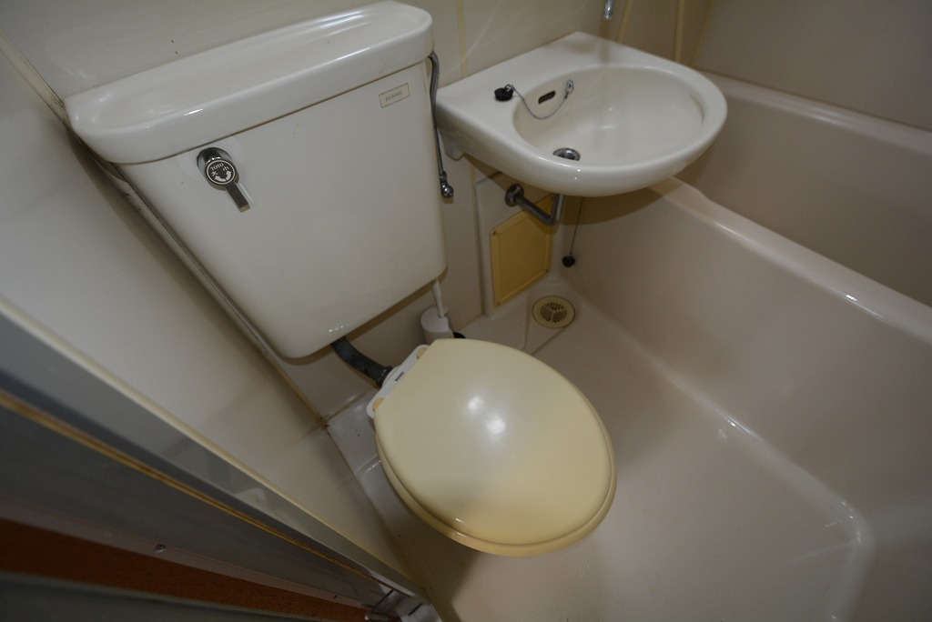 トイレ　浴室内にトイレがあります☆