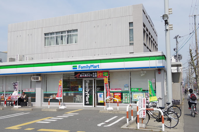 コンビニ　ファミリーマート 葛野大路高辻店（コンビニ）まで380m