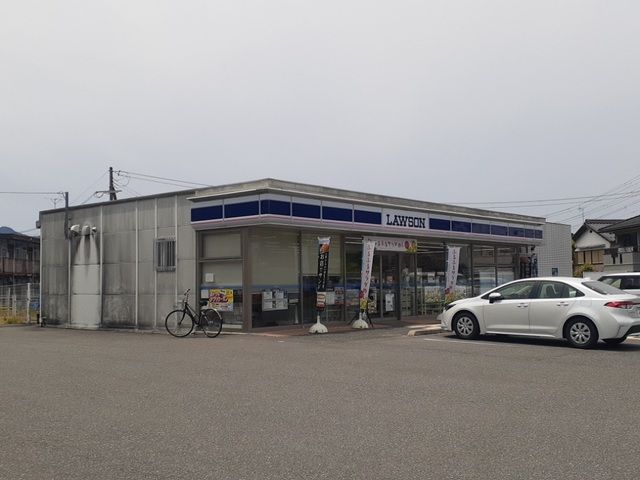 コンビニ　ローソン篠山東岡屋店様（コンビニ）まで800m