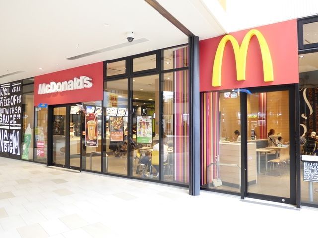 飲食店　マクドナルドポンテポルタ千住店（飲食店）まで458m