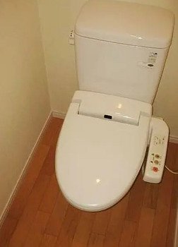 トイレ　別部屋の画像を使用しております。