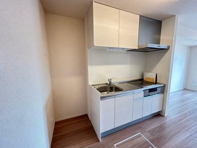 キッチン　同タイプの別部屋の写真です
