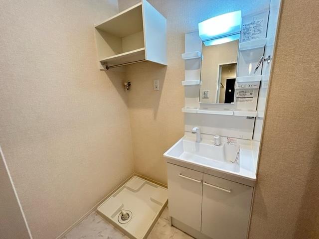 洗面設備　同タイプの別部屋の写真です