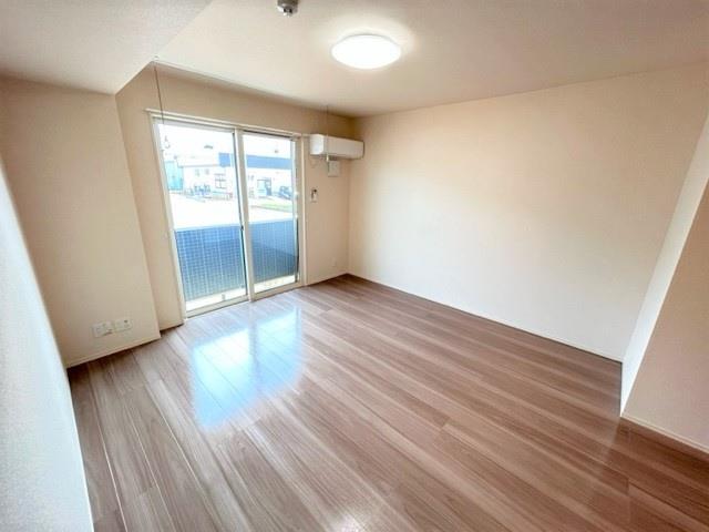 居室・リビング　同タイプの別部屋の写真です
