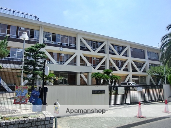 小学校　貝塚市立小学校南小学校（小学校）まで300m