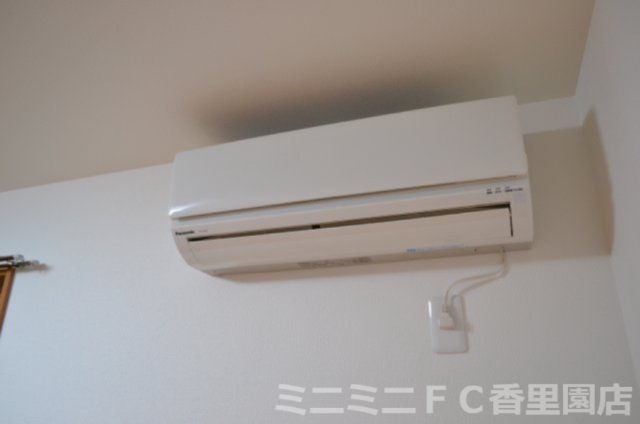 その他設備　洋室にはエアコン完備