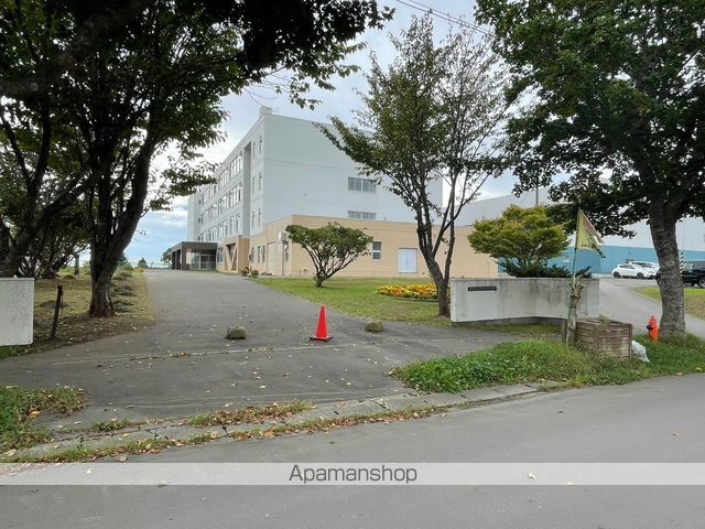 中学校　釧路市立桜ヶ岡中学校（中学校）まで641m