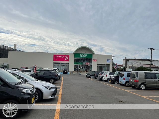 スーパー　コープさっぽろ桜ヶ岡店（スーパー）まで726m