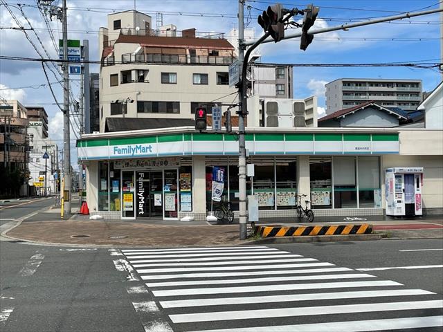 コンビニ　ファミリーマート（コンビニ）まで517m