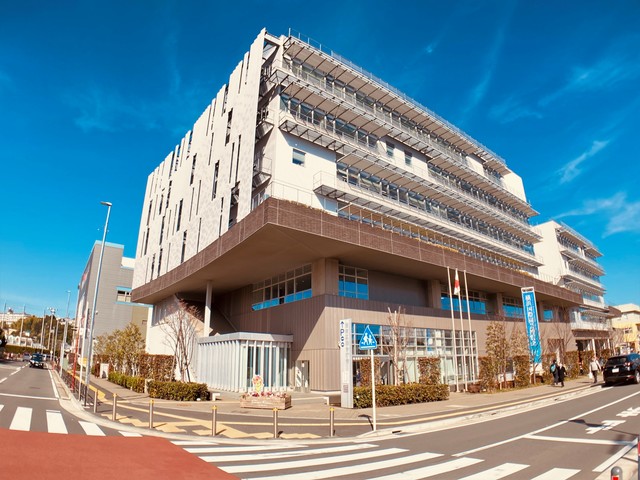 役所　横浜市港南区役所（役所）まで881m