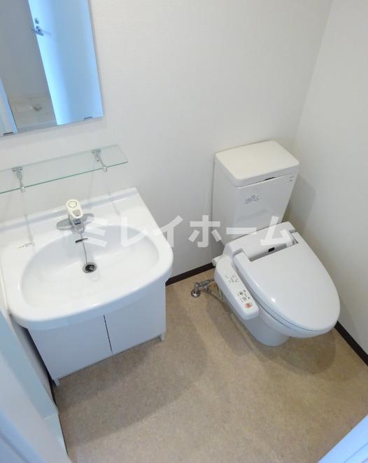 トイレ　同建物内、別のお部屋の参考写真になります。