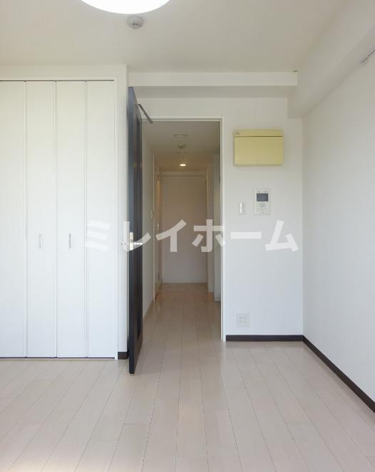 居室・リビング　同建物内、別のお部屋の参考写真になります。