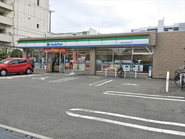 コンビニ　ファミリーマート（コンビニ）まで907m
