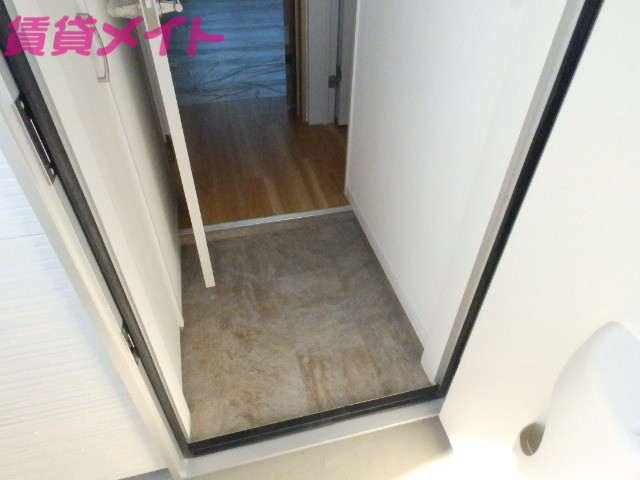 玄関　別部屋写真です