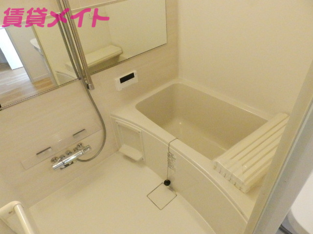 バス・シャワールーム　別部屋写真です