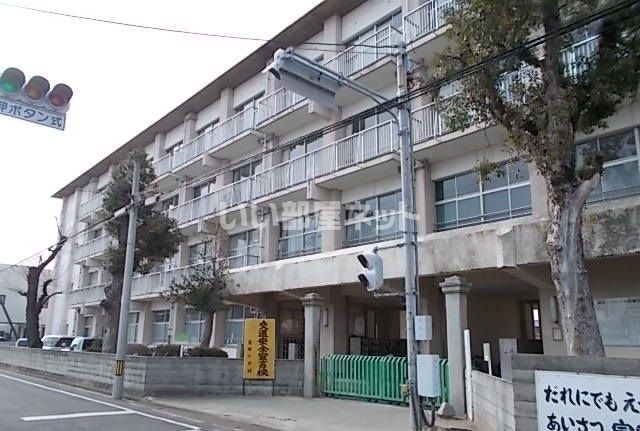 小学校　今治市立富田小学校（小学校）まで868m